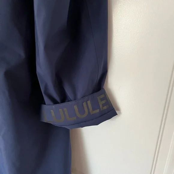 Lululemon Rain Rebel Jacket-Women’s -Night Sea - Picture 2 of 3